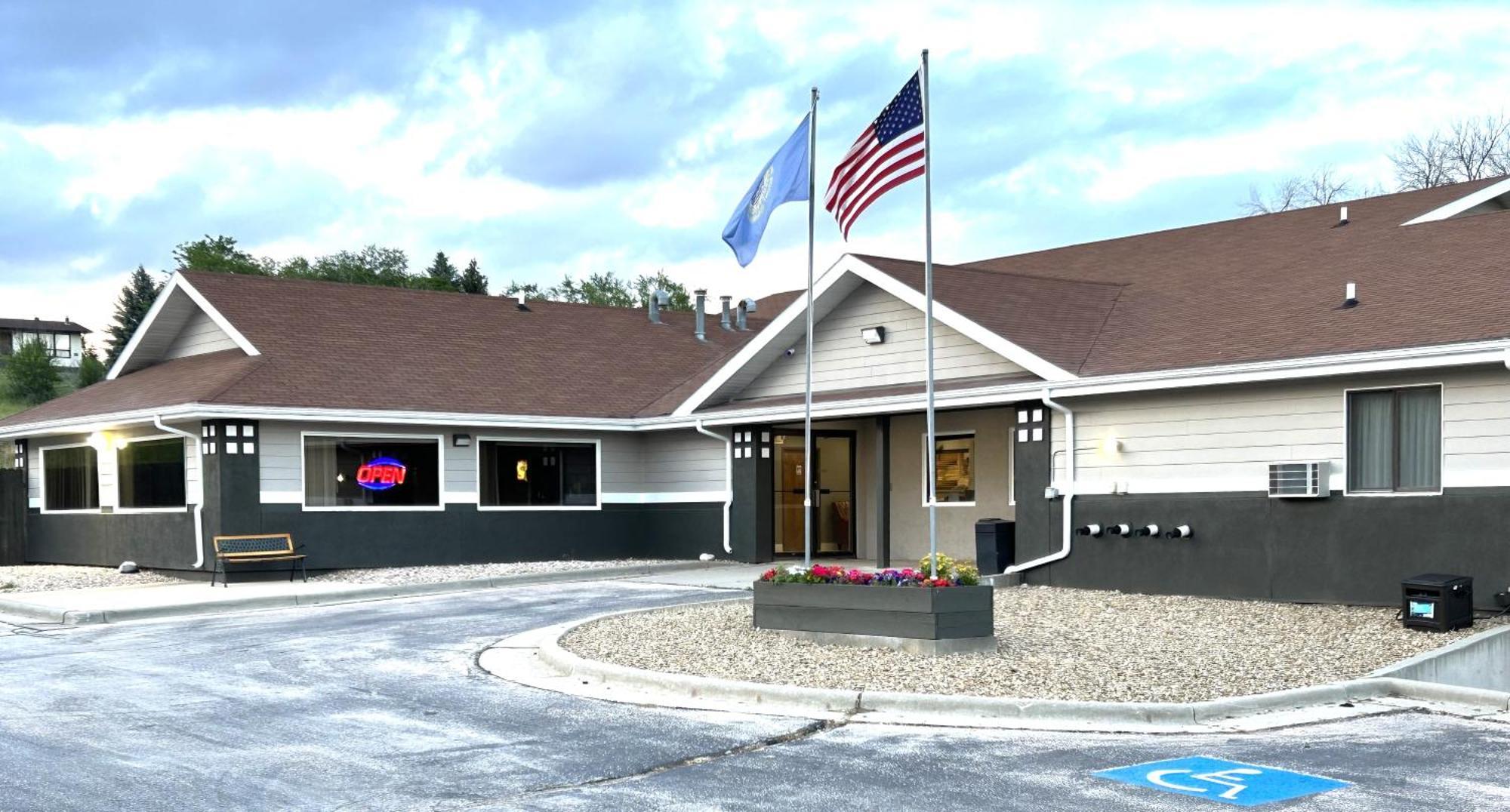 Motel Super 8 By Wyndham Hot Springs Exterior foto
